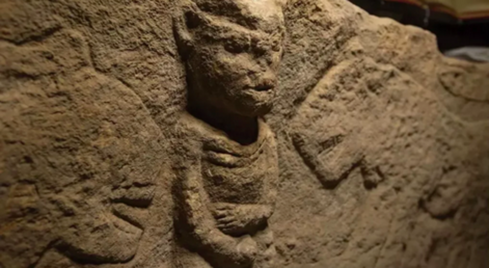 11-000-year-old-carving-of-man-holding-his-penis-is-the-oldest-narrative-from-the-ancient-world